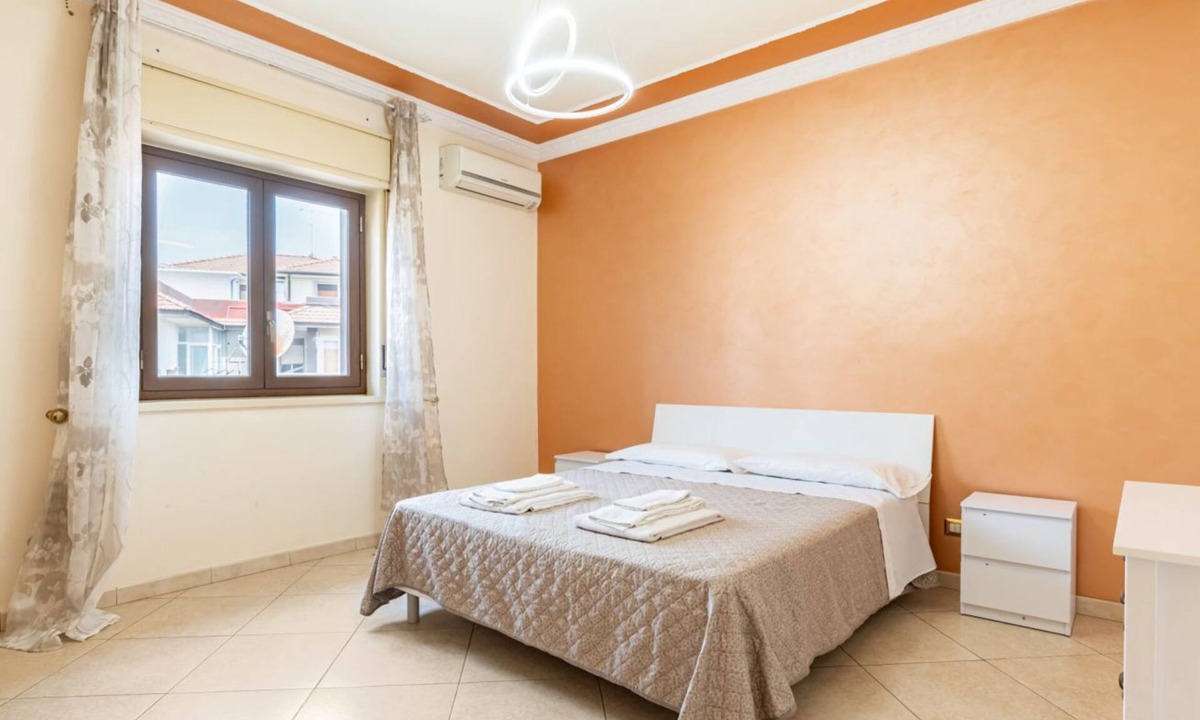 Aci San Filippo Apartment | GuestHost - Comfortable 80 sqm apartment in Aci Catena, located on the third floor without an elevator. Equipped with WiFi, air conditioning, and a large terrace ideal for outdoor relaxation. Aci Catena is a quiet Sicilian town rich in history and cultur