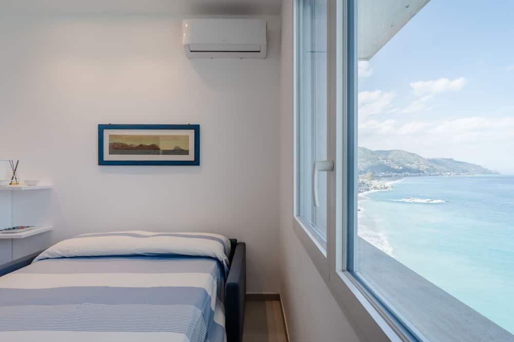 Spisone Apartment | GuestHost - Cozy 20 sqm studio flat with sea view, perfect for two people, located on the ground floor of a building. The property is located in the Spisone area (Taormina), a few steps from the beach, and only 5 minutes (by car or public transport) from