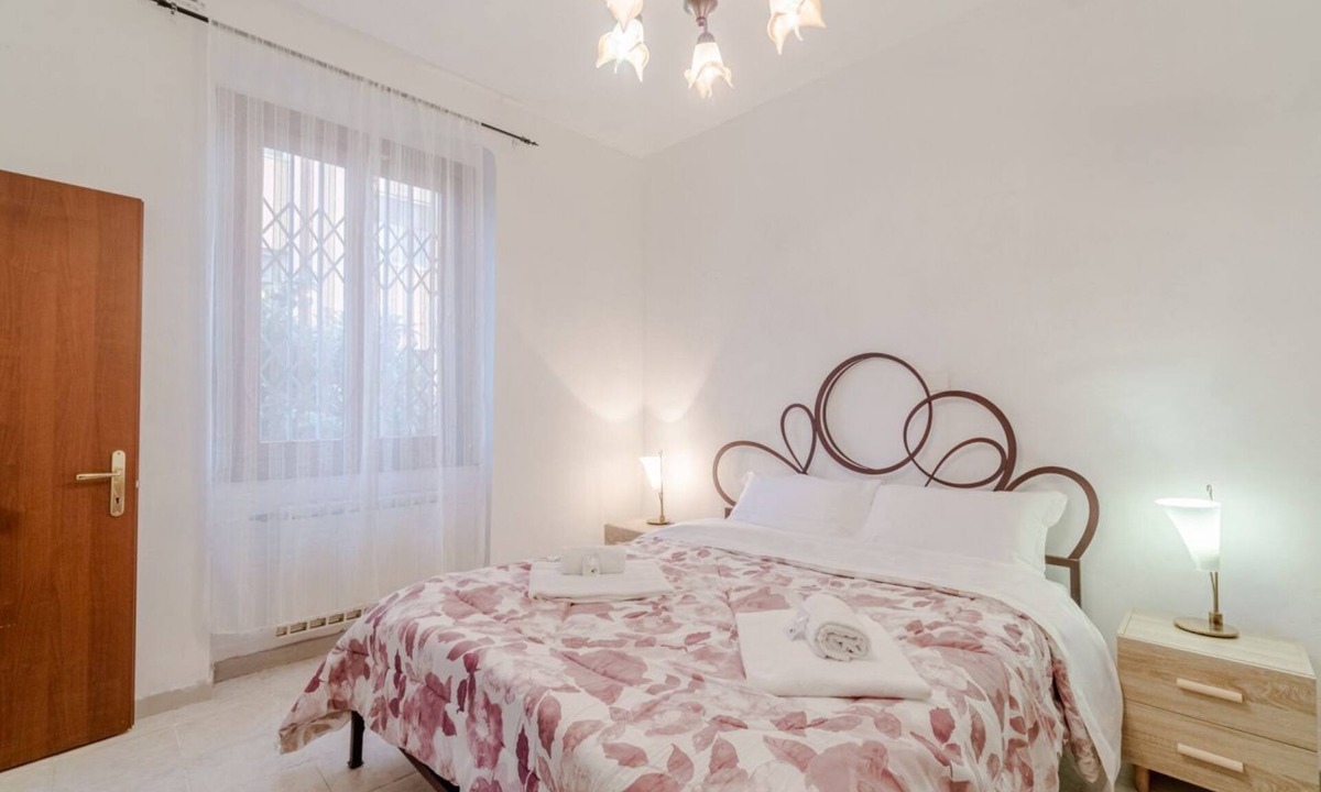San Fruttuoso Apartment | GuestHost - Cozy 65 sqm apartment for 3 people, located on the raised first floor of a building without an elevator, featuring a charming terrace ideal for relaxing. The property is situated on Via delle Rovare, a quiet and strategic location close to th