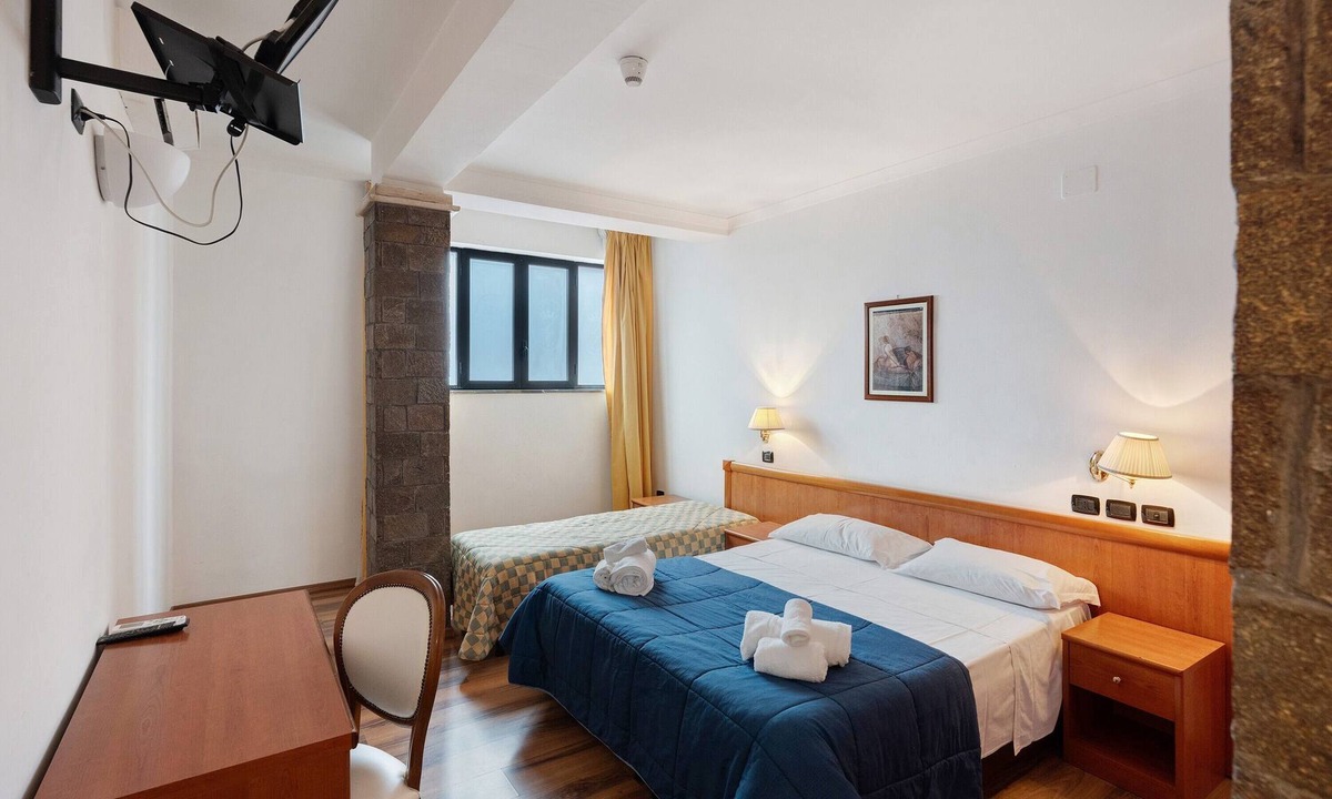 Torre Annunziata Apartment | H Pompeii Ruiins Apartment Hotel - Standard Triple Room 9