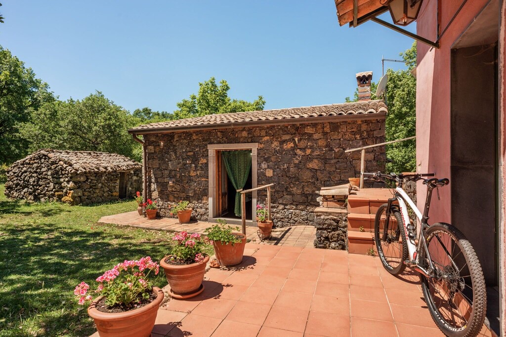 Maletto Villa | Hill-View Villa in Maletto with Garden