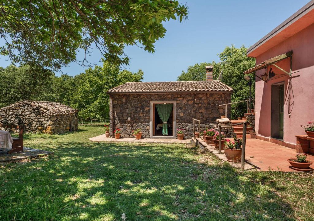 Maletto Villa | Hill-View Villa in Maletto with Garden
