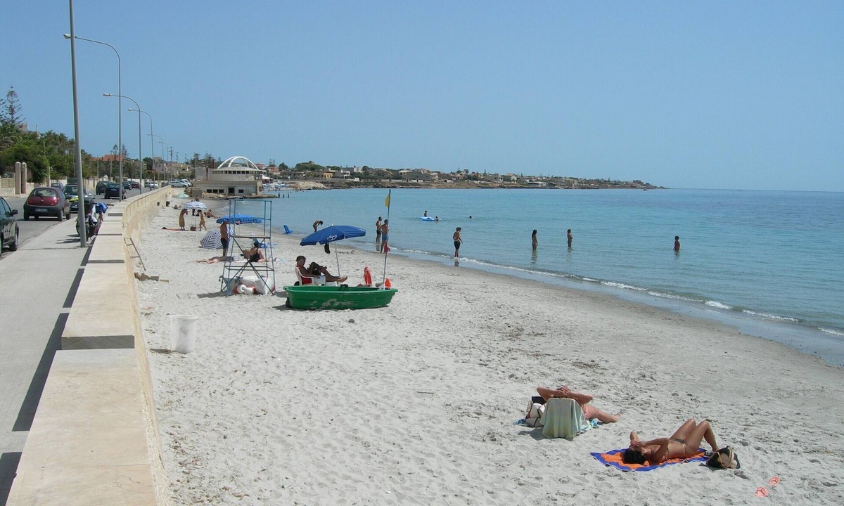 Mazara del Vallo Villa | Holiday Apartment Anna, Under a mantle of stars, in Riva al Mare