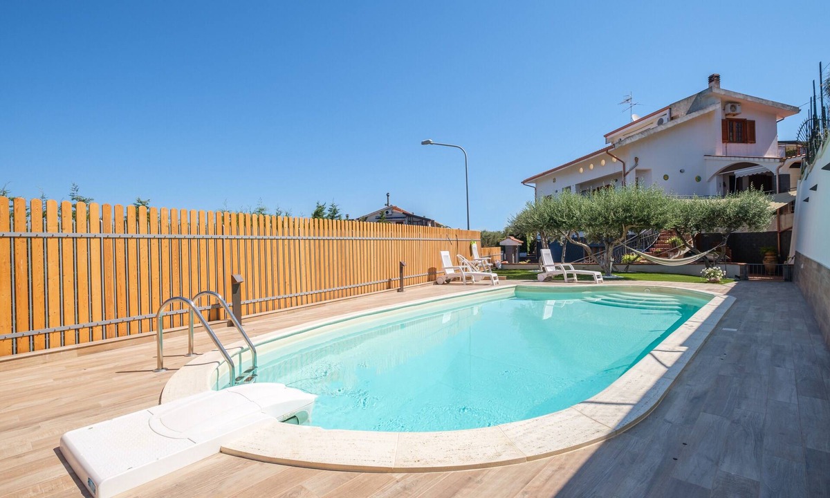 Capo d'Orlando Apartment | Holiday Apartment "Puro Relax" with Sea View, Private Pool and Wi-Fi