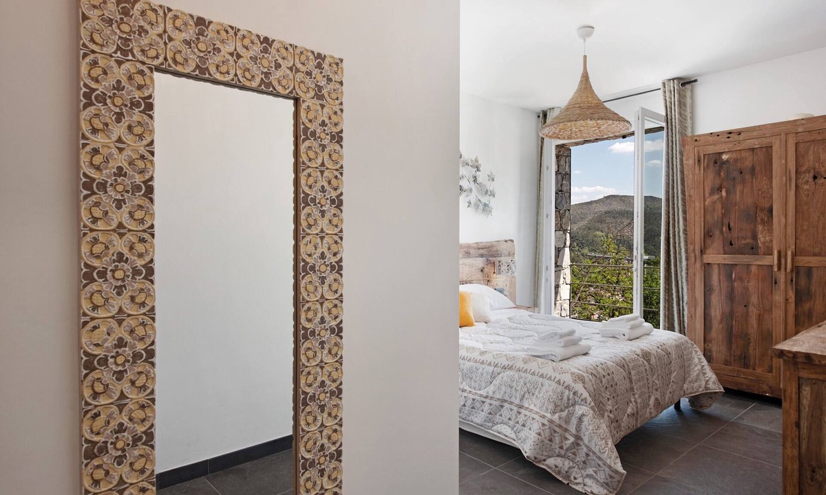 Casarza Ligure Apartment | Holiday Apartment "Villa Lice - Coronata" with Mountain View, Shared Pool & Wi-Fi