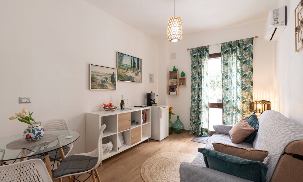 Santa Ninfa Apartment | Holiday Apartment "Civico 17" with Wi-Fi and A/C
