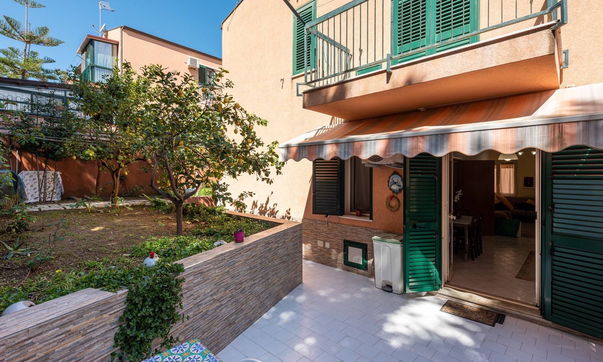 Cefalu Apartment | Holiday Apartment 'Paradiso Marino' with Terrace, Garden and Wi-Fi