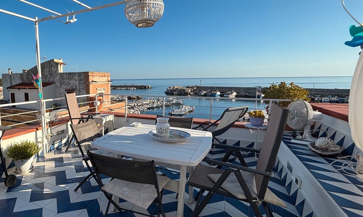 Isola delle Femmine Apartment | Holiday Home 'Sumarè' with Sea View, Wi-Fi and Air Conditioning