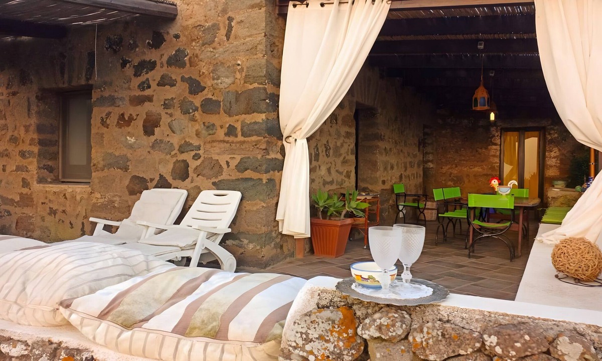 Madonna delle Grazie House | Holiday Home 'Antico Dammuso' with Private Terrace and Private Garden
