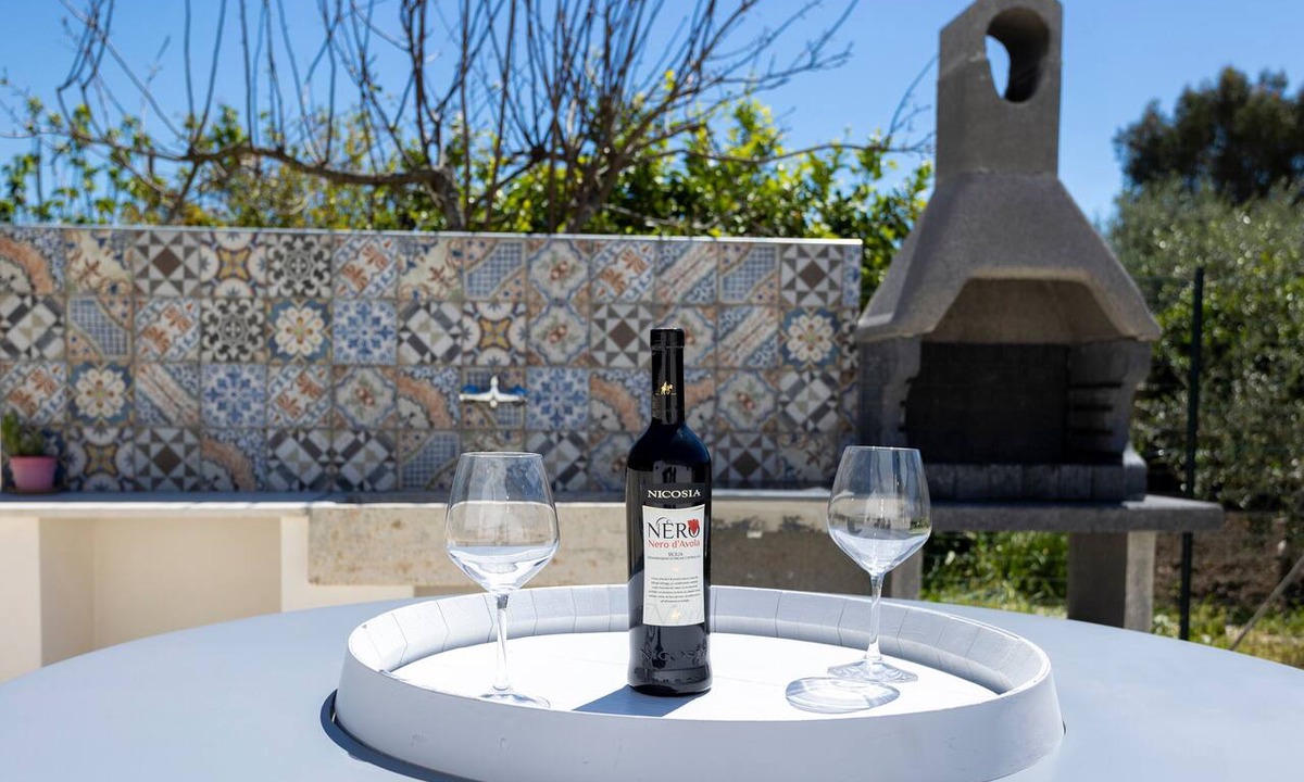 Menfi House | Holiday Home 'Bandiera Blu' near the Beach with A/C, Terrace & Garden