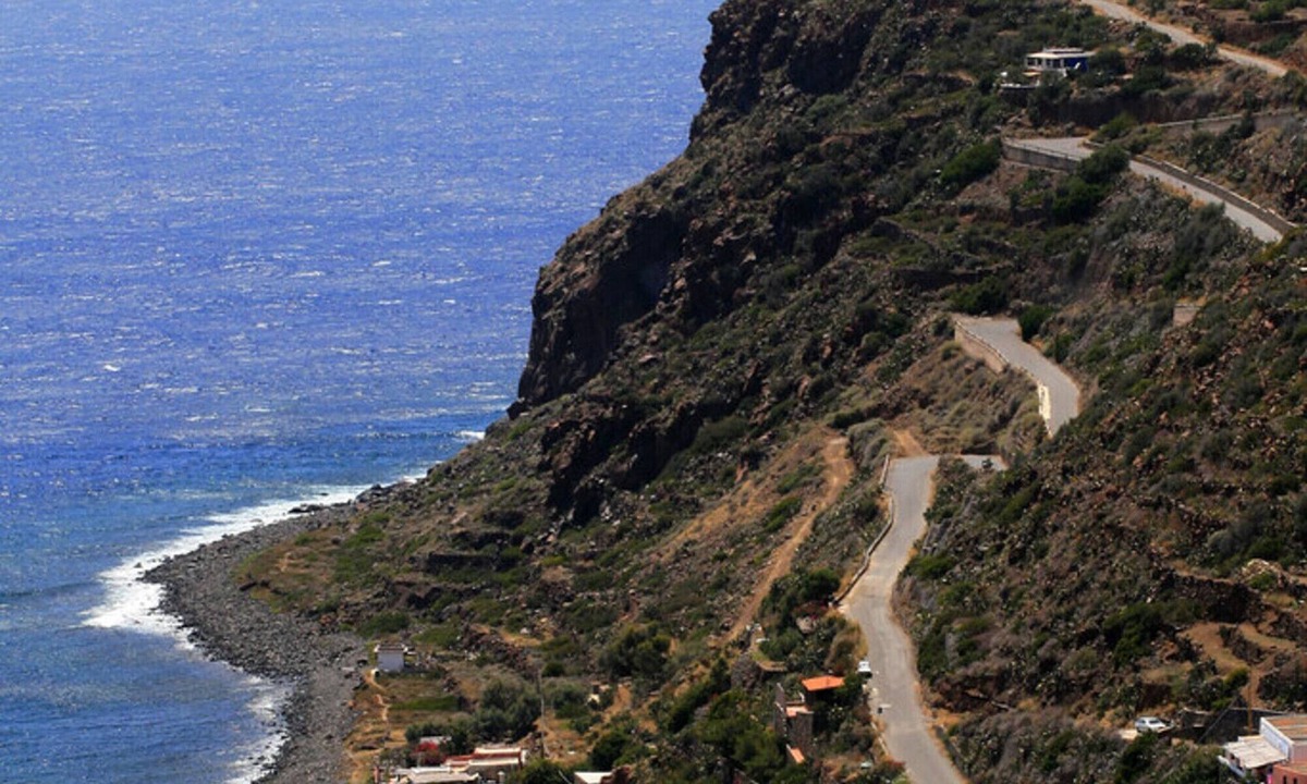 Filicudi Porto House | Holiday Home 'Bilocale Libeccio' with Sea View, Private Terrace and Air Conditioning