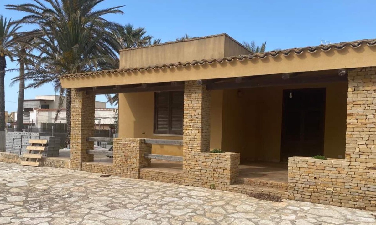 Petrosino House | Holiday Home 'Casa Solare' with Sea View, Garden & Wi-Fi