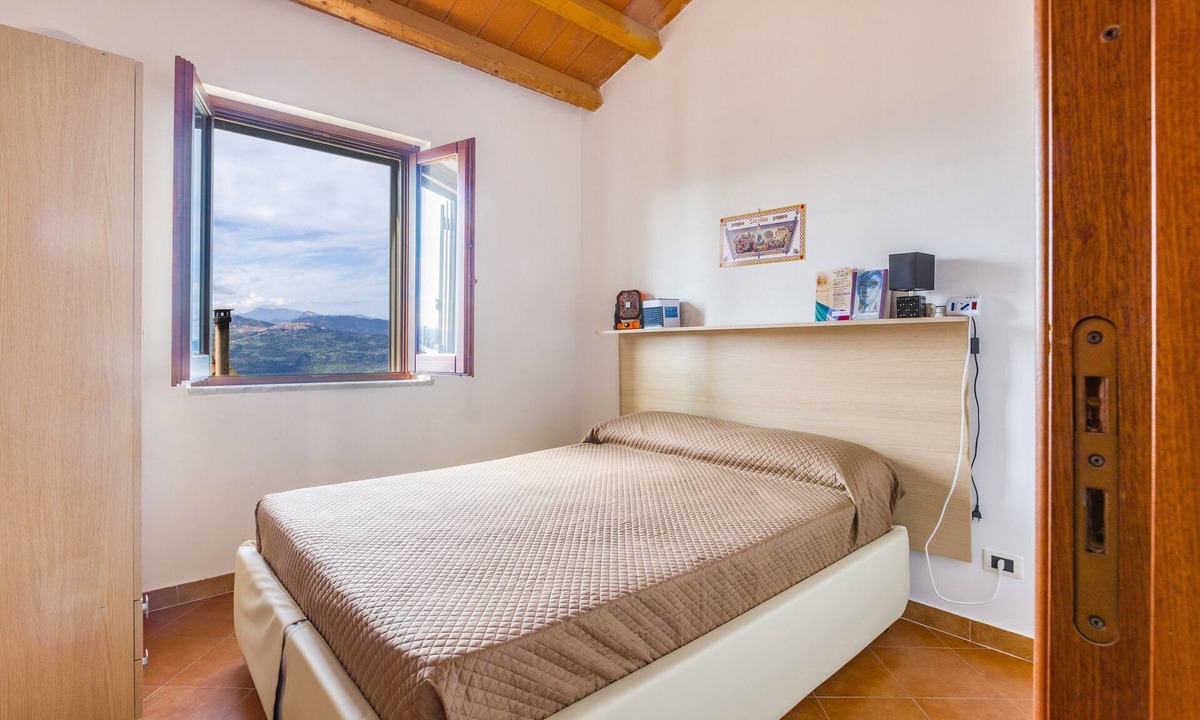 Motta d'Affermo House | Holiday Home 'Colonna' with Sea View and Wi-Fi