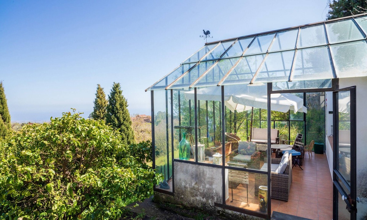 Piedimonte Etneo House | Holiday Home 'Etnalodge' with Sea View, Private Terrace and Wi-Fi