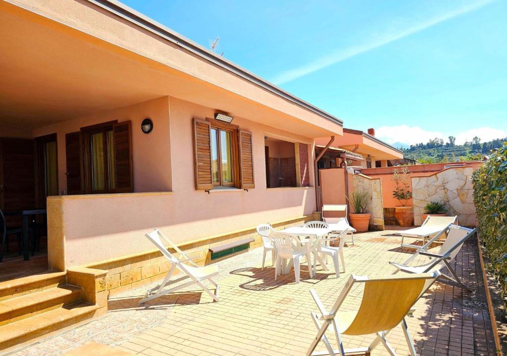 Solfarelli House | Holiday Home Helle mediterrane Villa mit Veranda und Garten by Interhome