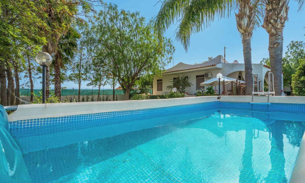 Syracuse Villa | Holiday Home 'Il Villino di Cetty' with Private Pool, Wi-Fi and Air Conditioning
