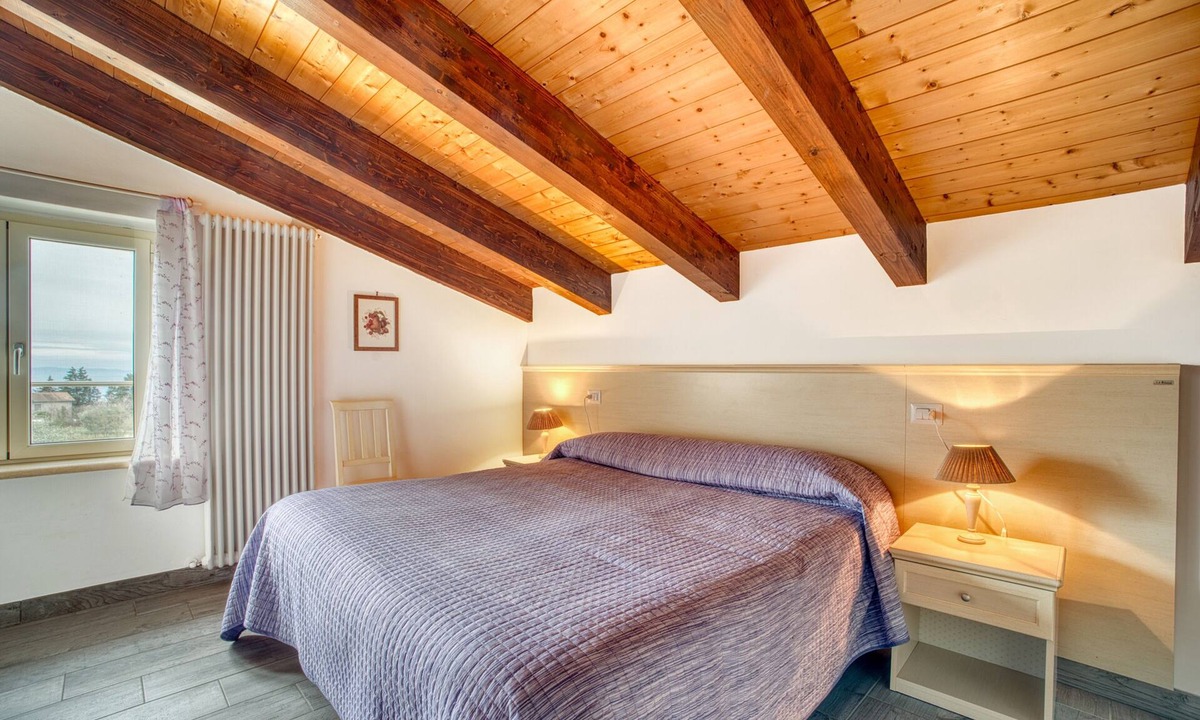Valfabbrica House | Holiday Home "Le More - Casa Zoe" with Shared Garden and Wi-Fi