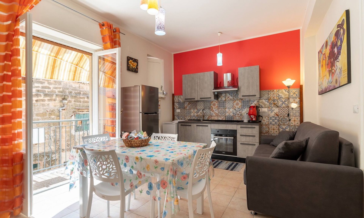 Porticello House | Holiday Home 'Leondoro - Pirandello' with Balcony and Wi-Fi
