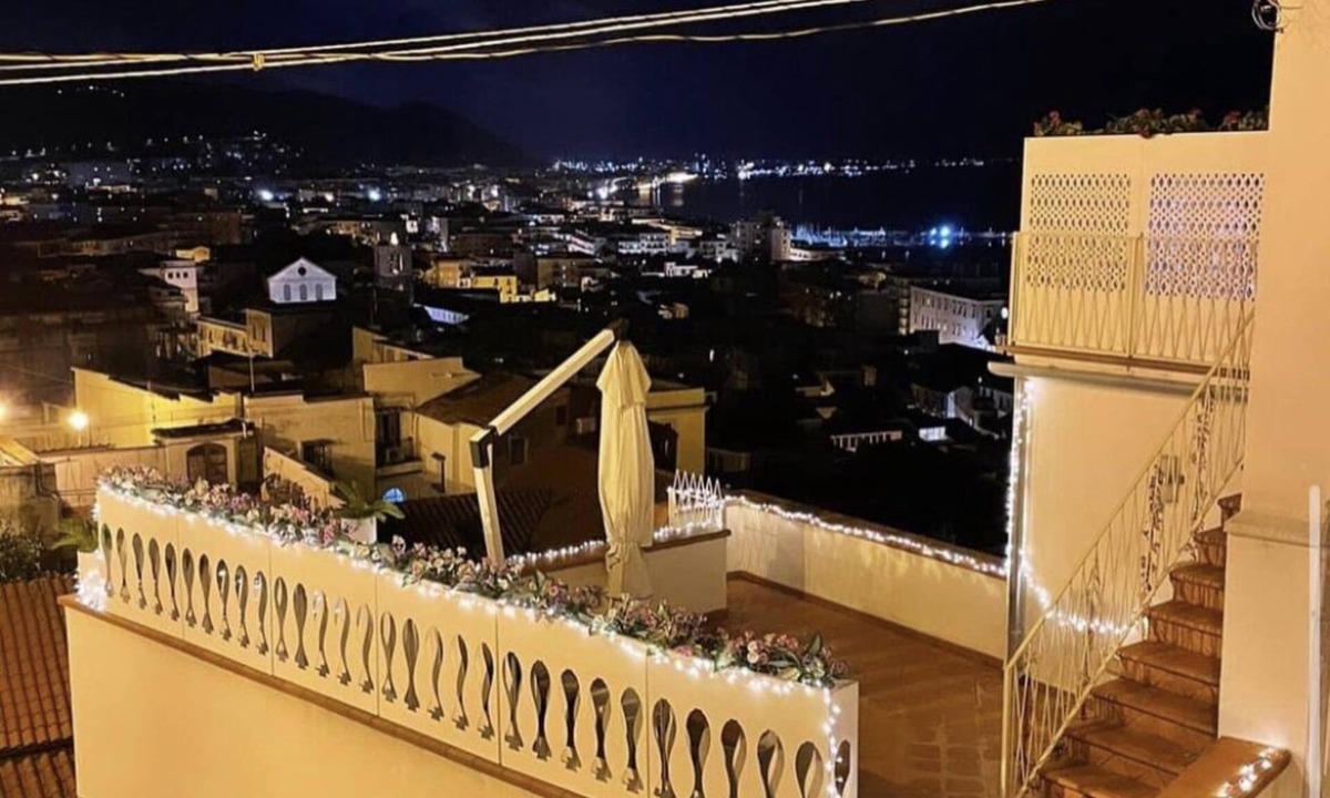 Historical Downtown Salerno Apartment | Holiday home “ti racconto il mare”