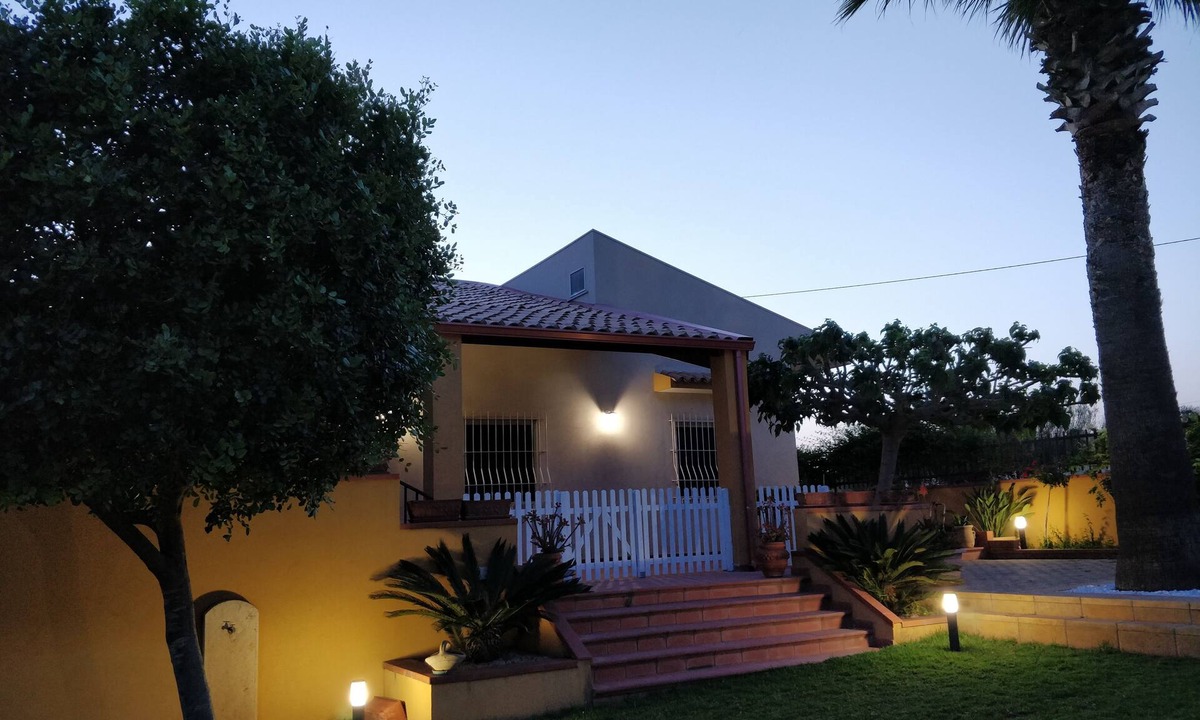 Donnalucata Villa | Holiday home Timperosse is an attic in a villa facing the sea
