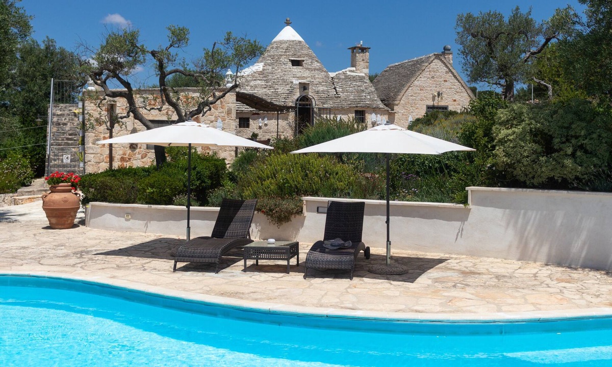 Alberobello House | Holiday Home Trullo Nurillo with Pool & Wi-Fi