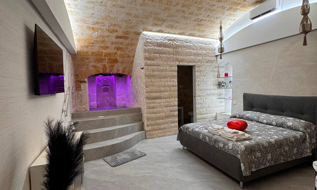 Barletta House | Holiday Home 'Twins Luxury Suite' with Wi-Fi and Air Conditioning
