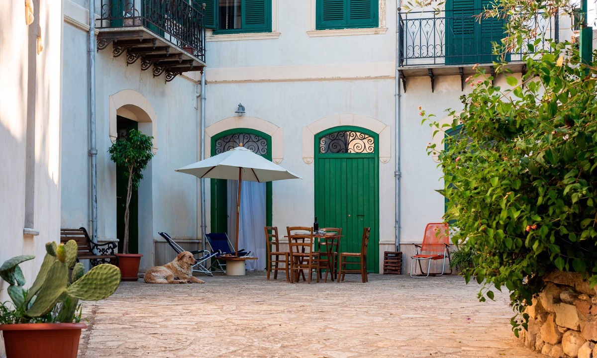 Castellammare del Golfo House | Holiday Home Casina ai Fraginesi with Mountain Views, Shared Garden & Wi-Fi