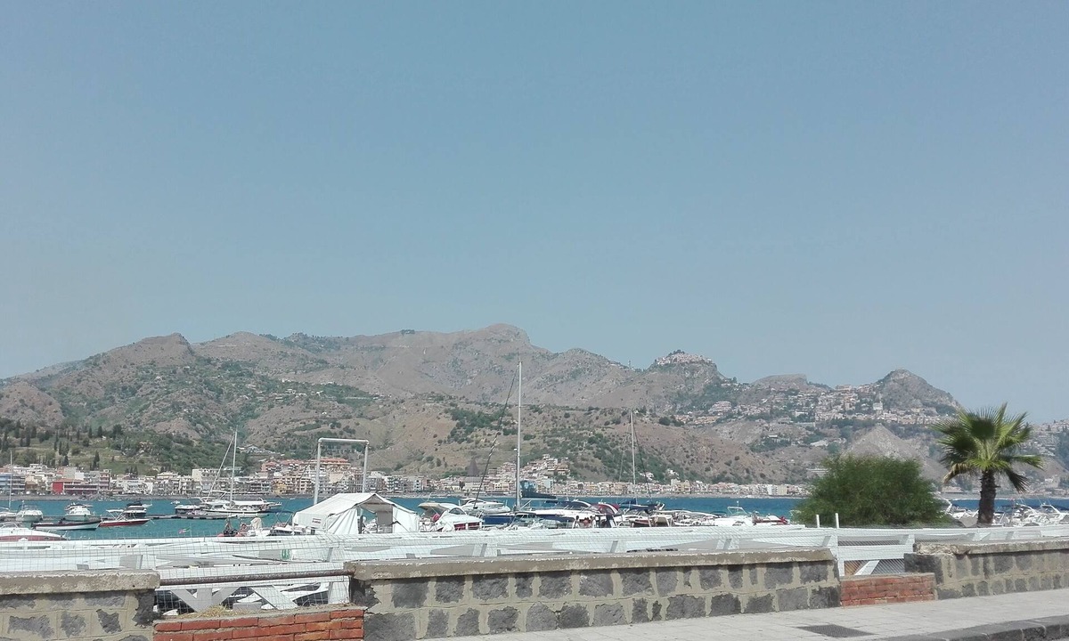 Fiumefreddo di Sicilia House | Holiday home in Fiumefreddo di Sicilia