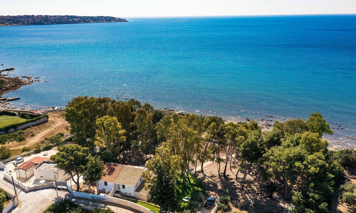 Punta Milocca Villa | Holiday villa for 6 People at the Sea in Sicily