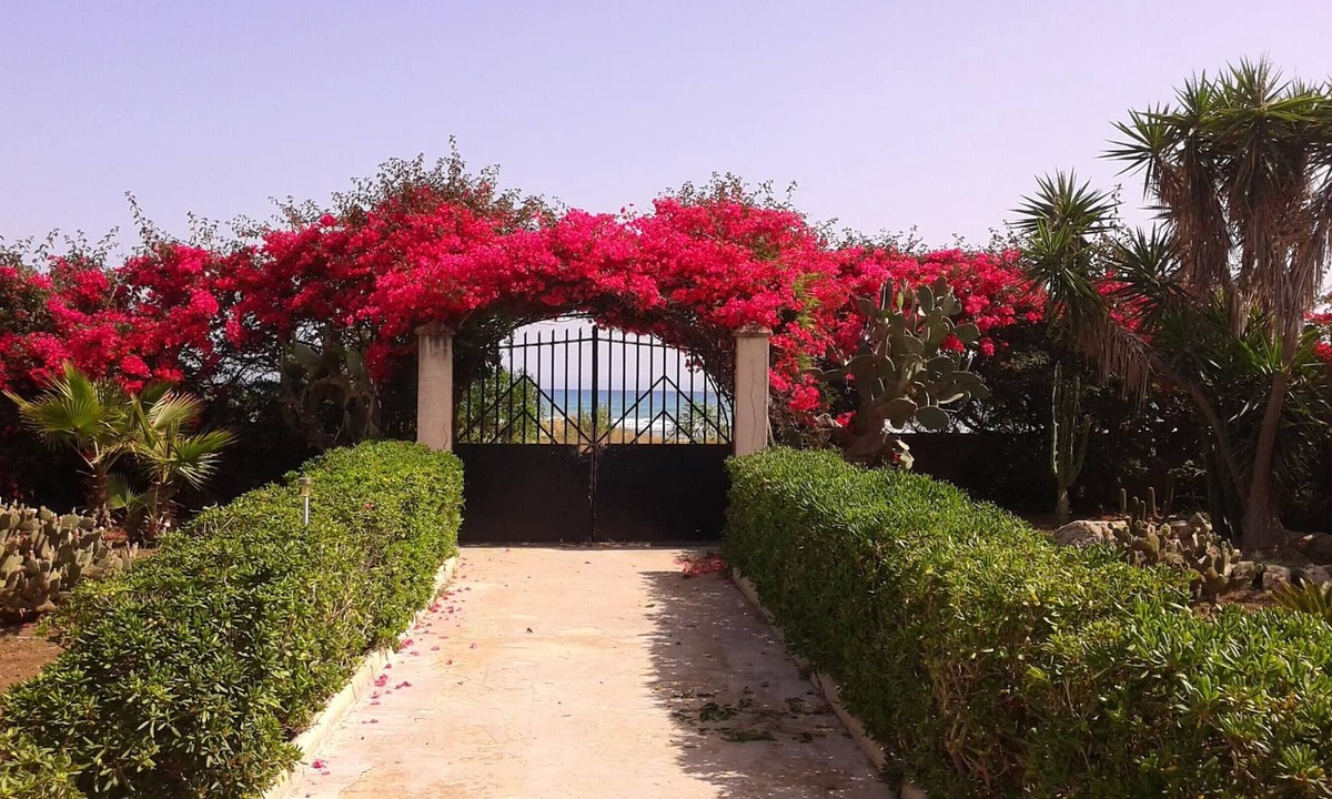 Granelli House | Homerez - 20 m away from the beach! House for 9 ppl. with sea view at Pachino