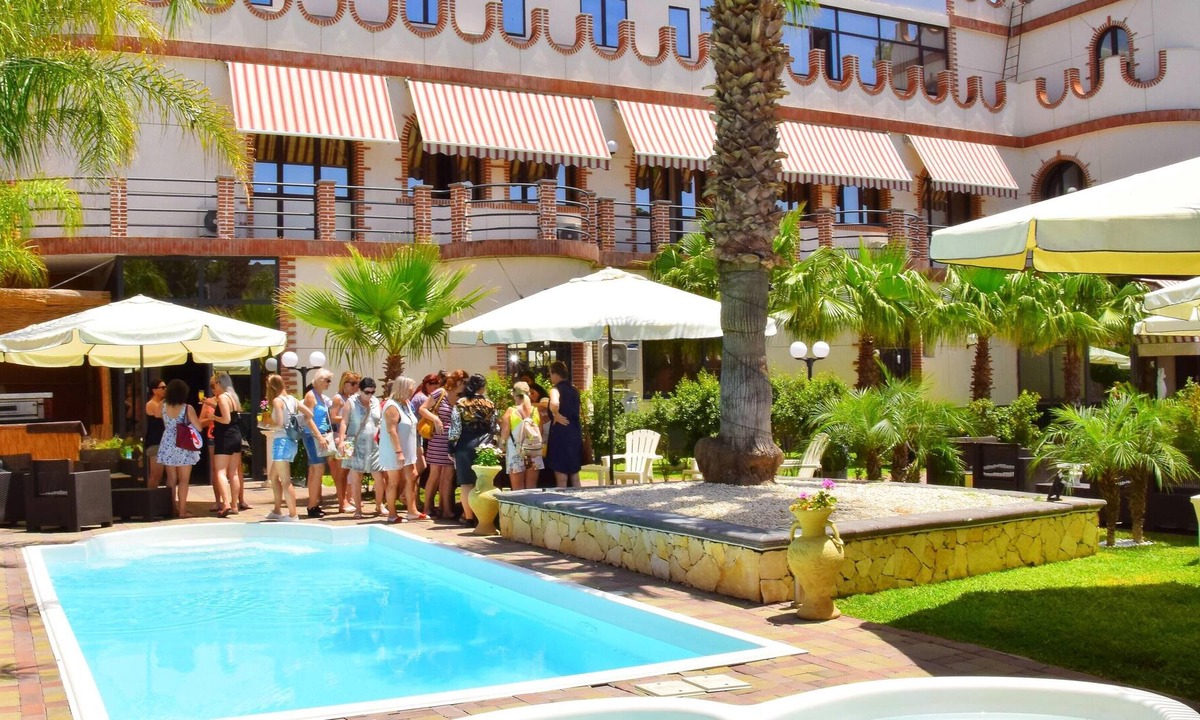 Vaccarizzo Apartment | Homerez - 50 m away from the beach! Appartement for 3 ppl. with shared pool