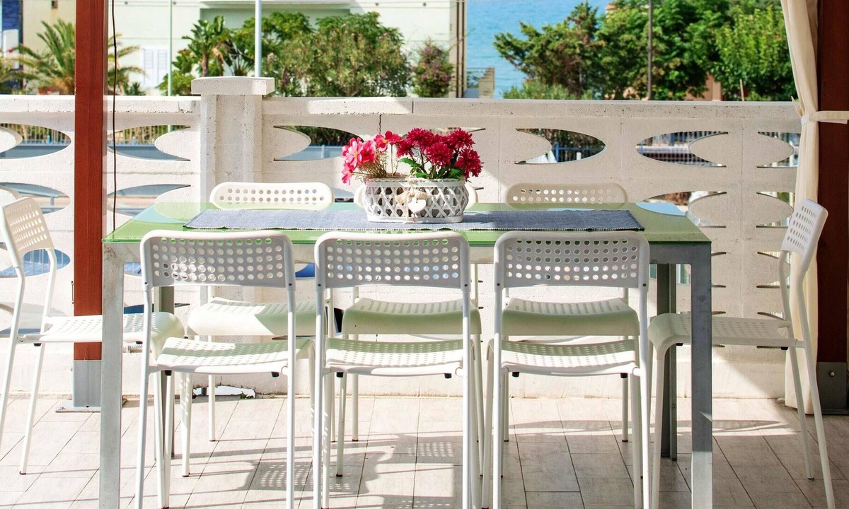 Alcamo Marina Villa | Homerez - Big villa for 10 ppl. with swimming-pool and sea view at Alcamo Marina