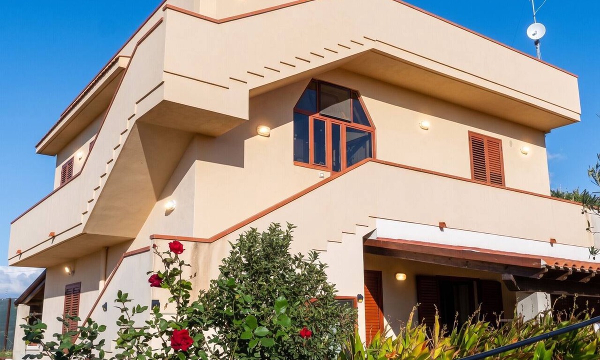 Contrada Fiori Sud Apartment | Homerez - Charming apartment Menfi 100 m² sea view