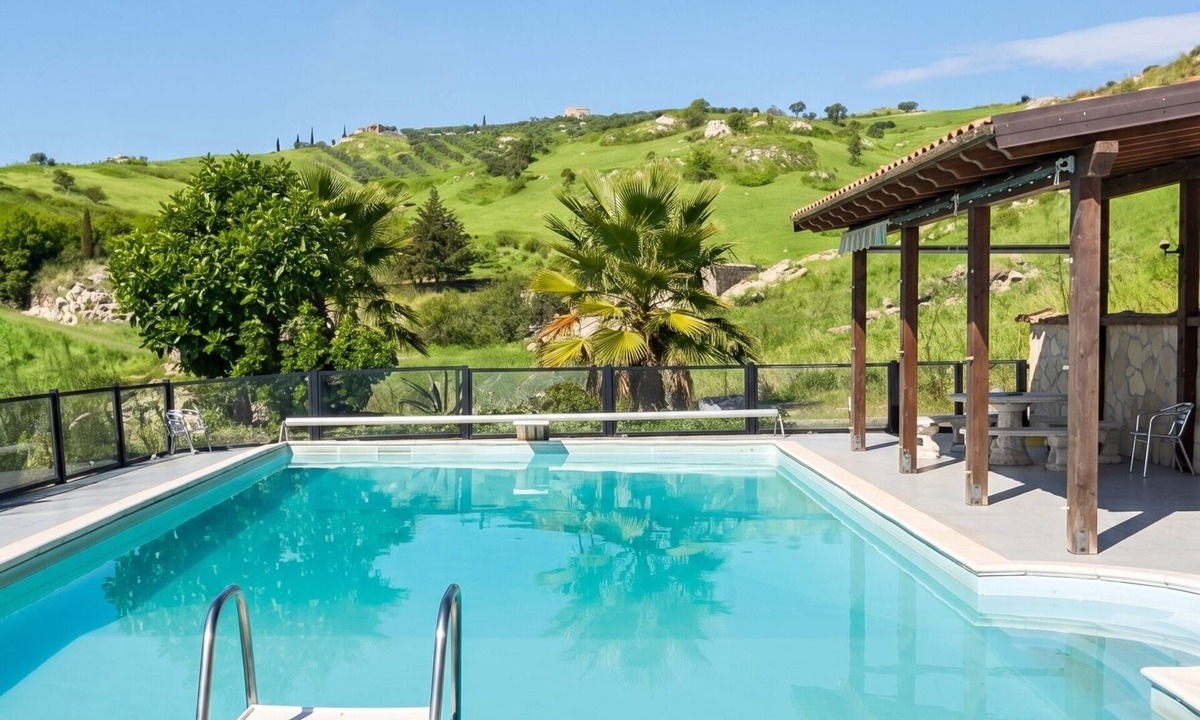 Bivona Villa | Homerez - Elegant Villa with Private Pool in Bivona