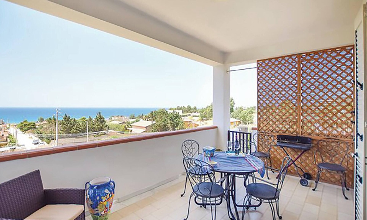 San Giorgio Apartment | Homerez - Apartment in San Giorgio, Sea View