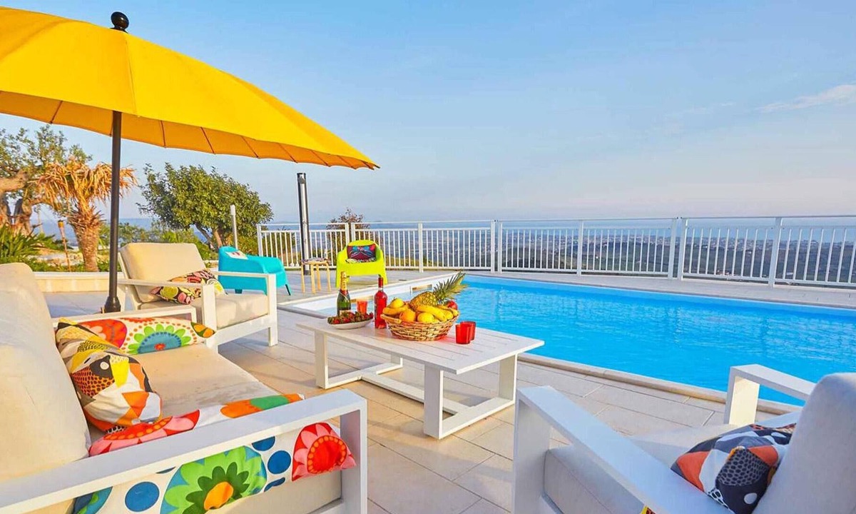 Favara Villa | Homerez - Villa 10 km away from the beach with swimming-pool and jacuzzi