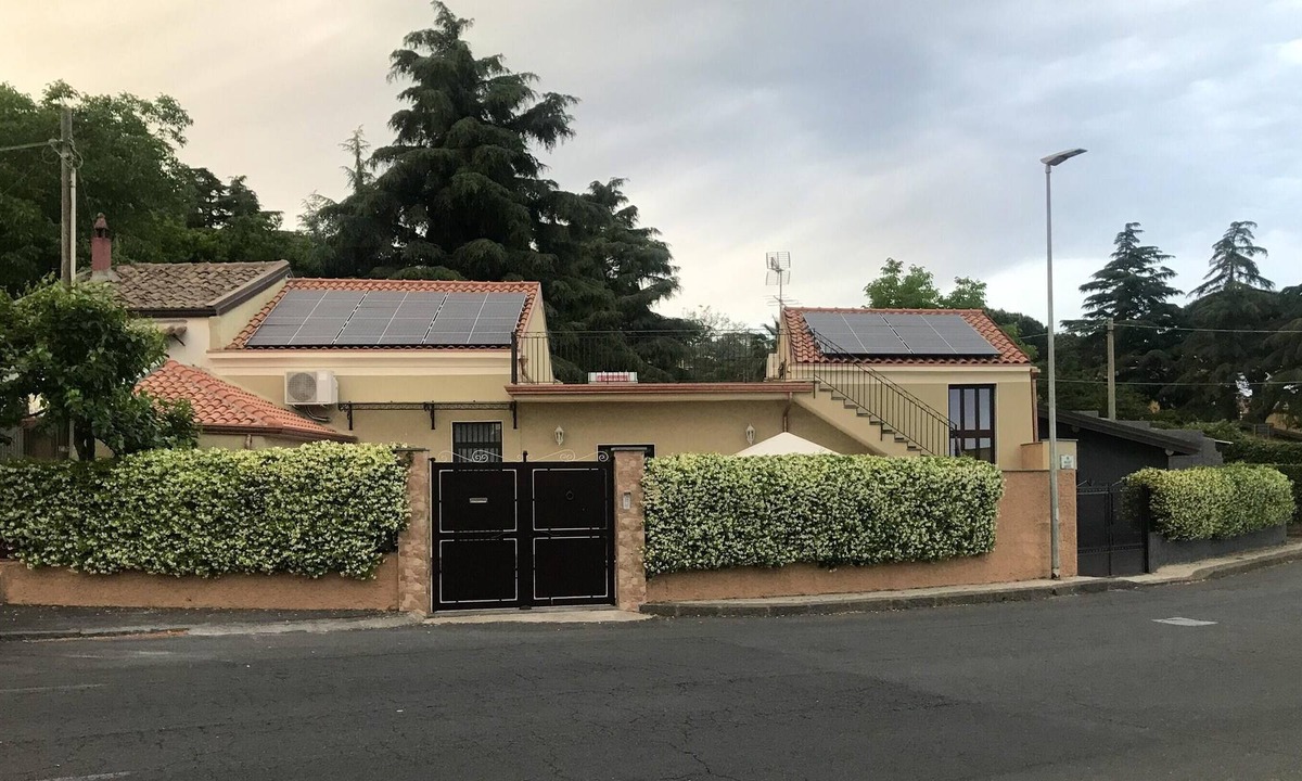 Trecastagni Villa | Homerez - Villa 10 km away from the beach for 7 ppl. with garden at Trecastagni