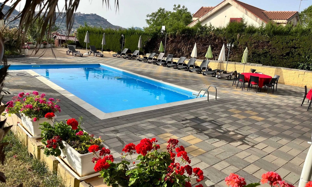 Pergusa House | Homerez - Villa in Enna