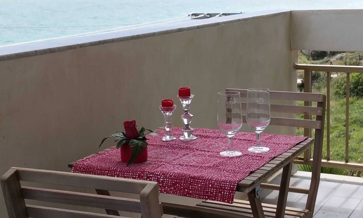 Grottasanta Apartment | House by the sea in Syracuse