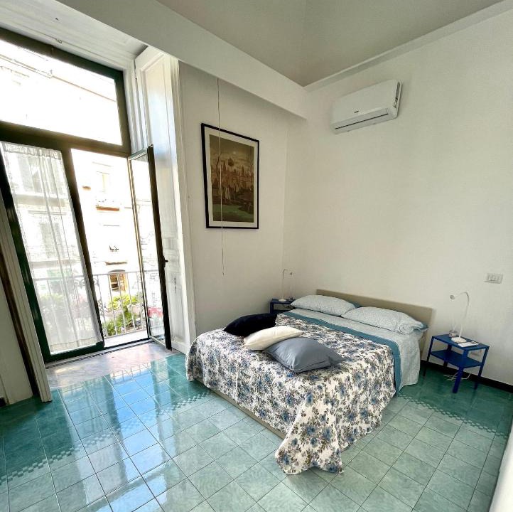 Torre Annunziata House | Il balcone sulla piazza