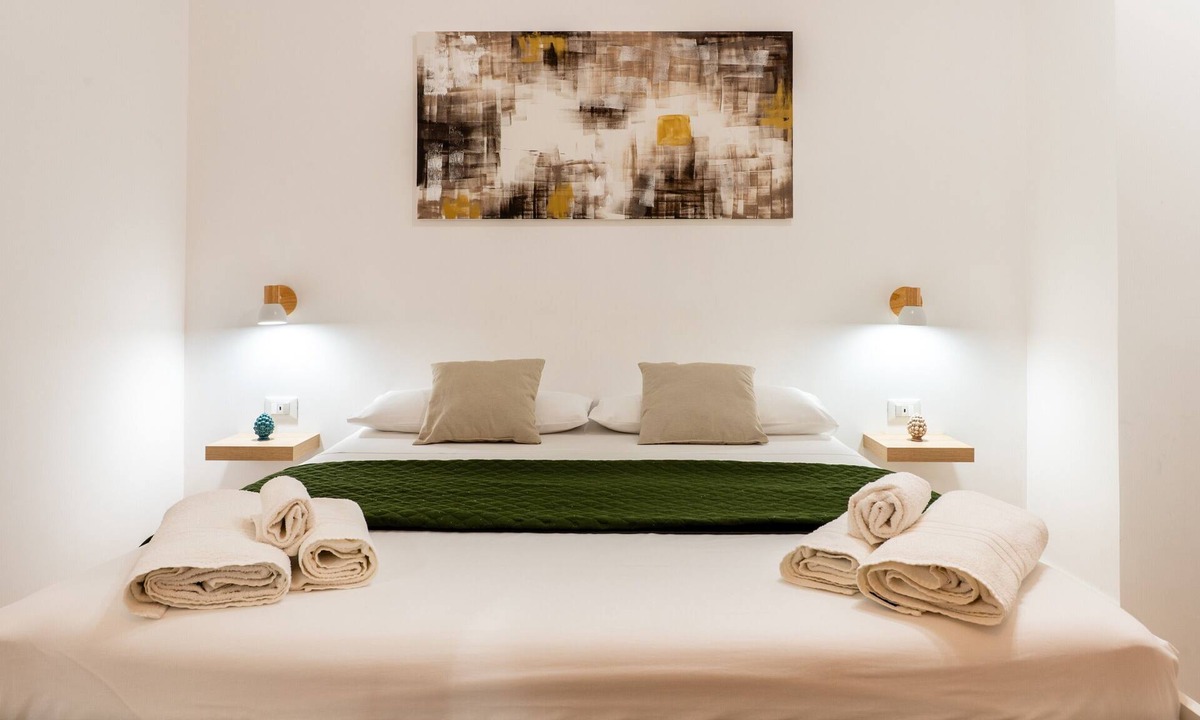 Caccamo Apartment | 'Il Cortile Holiday House - Dimora Maiolica' Apartment with Wi-Fi and Air Conditioning