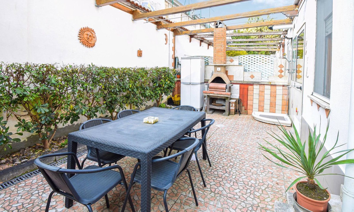 Cordoba House | In the historic hill country of Samnium, at the foot of the Campanian Apennines, this spacious vacat