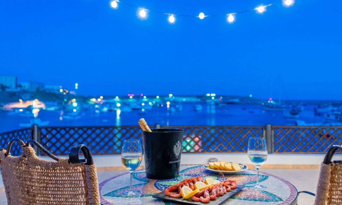 Lampedusa Apartment | Kalammare 1 - Deluxe seafront apartment