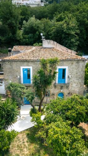 Capo d'Orlando House | La Casa del Nespolo - Exclusive Country Suites - Seaview Pool & Self Check-in