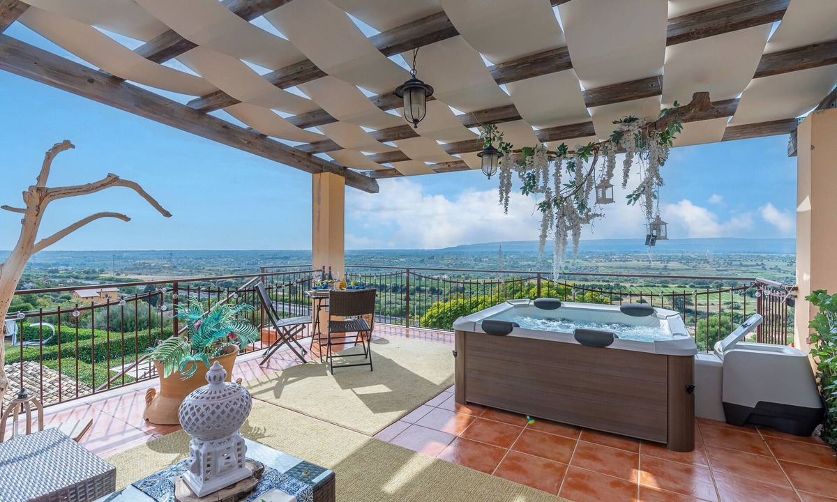 Belvedere Apartment | La Casa del Vagabondo – Panoramic Villa with Pool near Syracuse