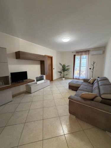 Acerra House | La Casetta di Nonno Cuono 2 Affittacamere