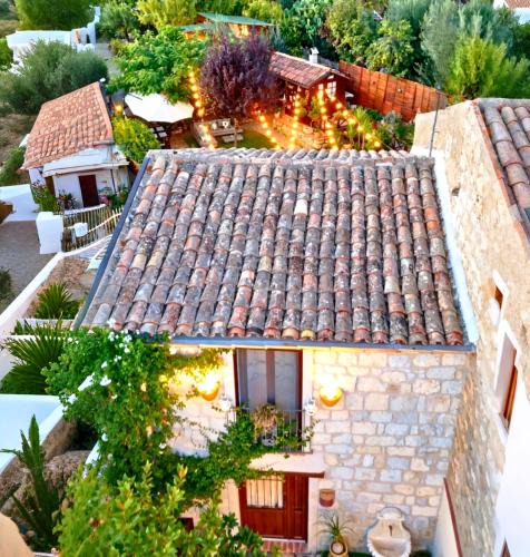 Blufi Villa | LA DIMORA DI PIETRA - Madonie Suite & Garden - Luxury Exclusive Villa with Heated Outdoor SPA & Private Park