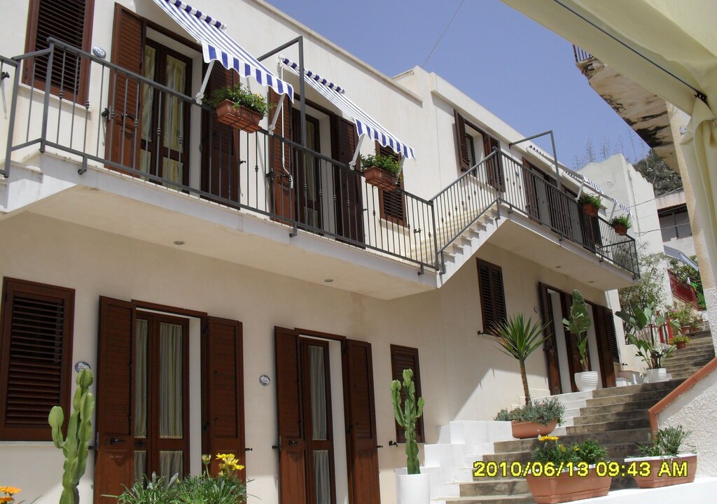 Levanzo House | La Plaza Residence - Levanzo Island