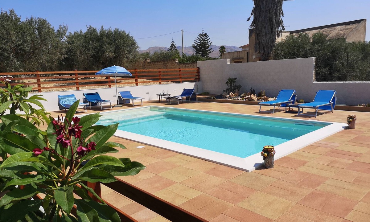 Sciacca Apartment | La Rosa Rossa apartment in villa with garden and wonderful panoramic view