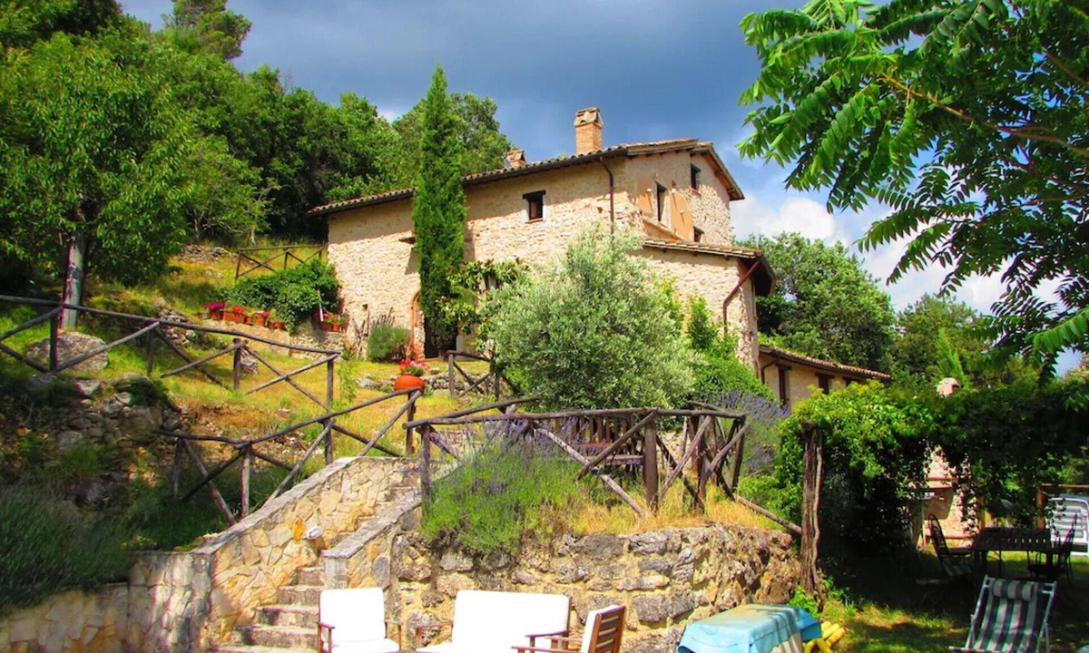 Precetto Villa | La Terrazza; Villa in hidden Umbria, with large pool and spectacular views
